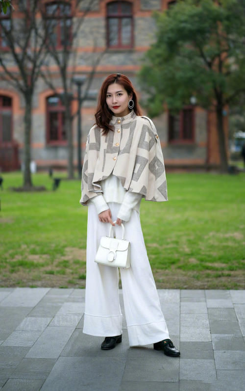 早春穿“阔腿裤”很舒适，但要搭对了“鞋子”才会更加时髦