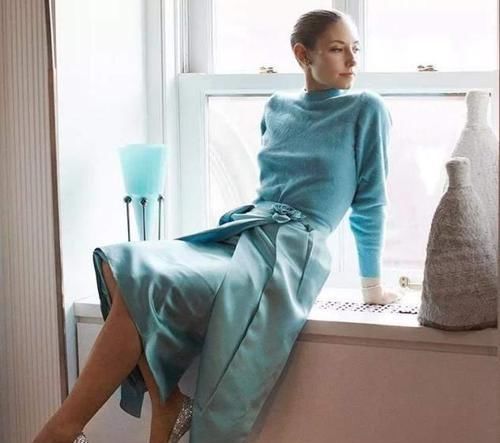 ?别只会穿黑白灰，学习刘雯的“彩色”穿搭技巧，好看又显高级