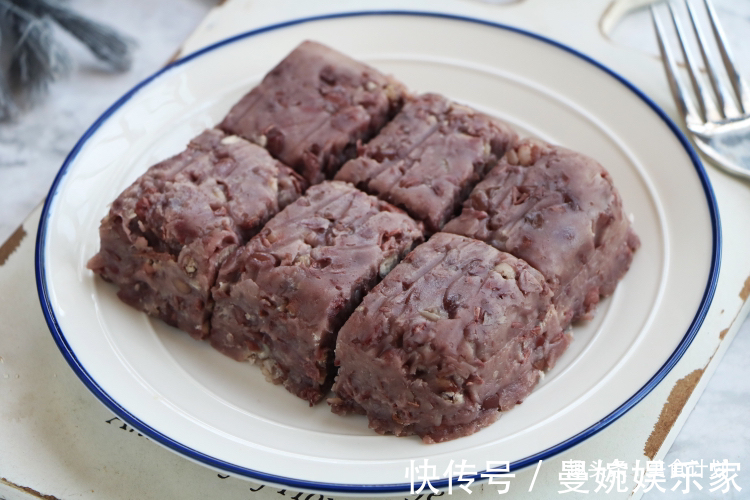 绿豆雪糕|夏天红豆别煮粥了,加半碗糯米粉一蒸,清凉又解暑,比凉糕好多了