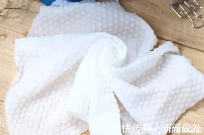 通风处|毛巾脏了别只会用洗衣液,学会这3招,多脏的毛巾都能轻松洗净!