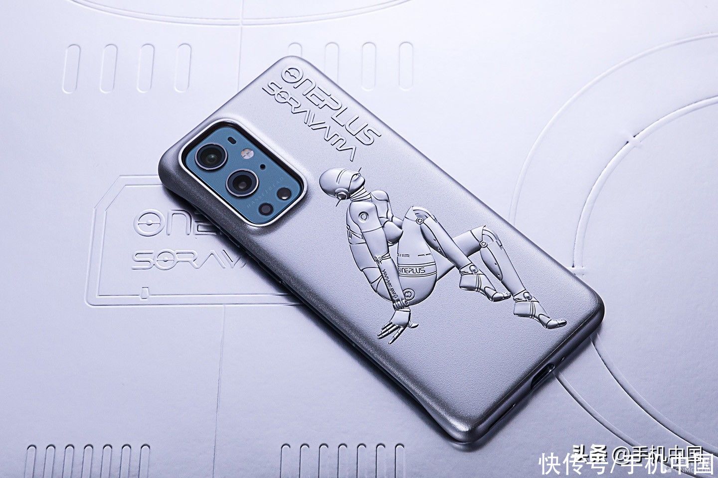 one|【OnePlus 9 Pro空山基闪银限定礼图赏：超脱于肉体之外的性感】