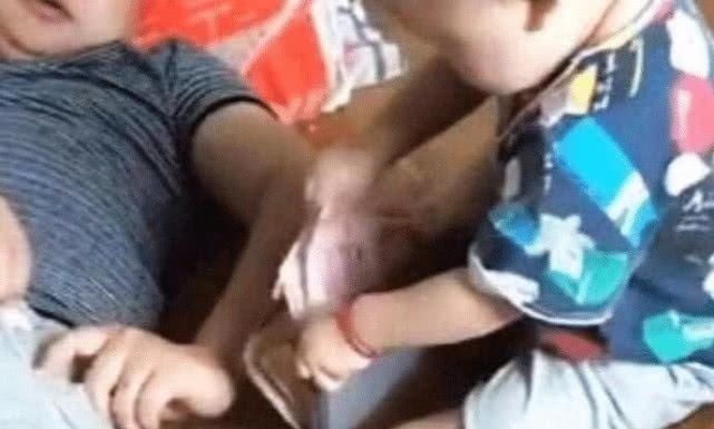 孩子|爸爸小金库被发现,孩子一手操作让人笑喷,网友妈妈派的奸细