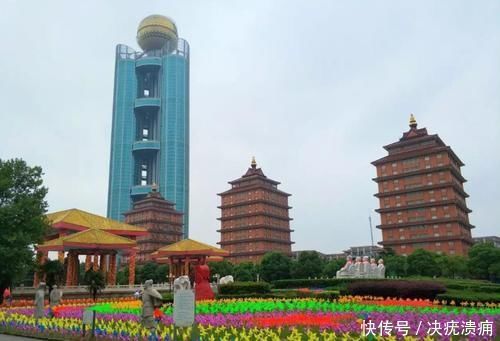 中国名扬海外的富裕村：村里修了两座机场，还有五星级度假酒店