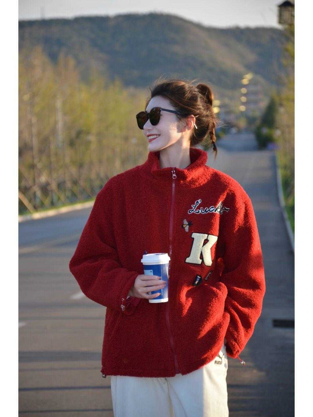 下装|冬天来一件彩虹色羊羔毛外套吧!保暖舒适又减龄,奶fufu的超可爱