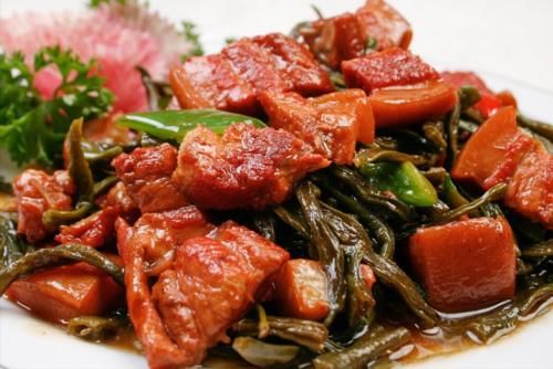 豆角|7月,此菜再不吃就老了,晒干后保存起来,冬天拿来炖肉吃太香了