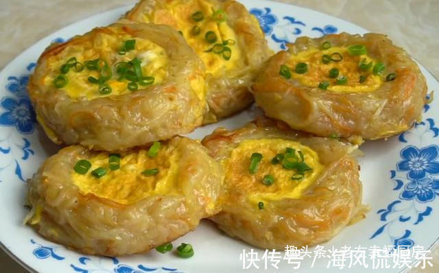 5个土豆3个鸡蛋,教你做创意土豆饼,当菜又当饭,少油健康又营养