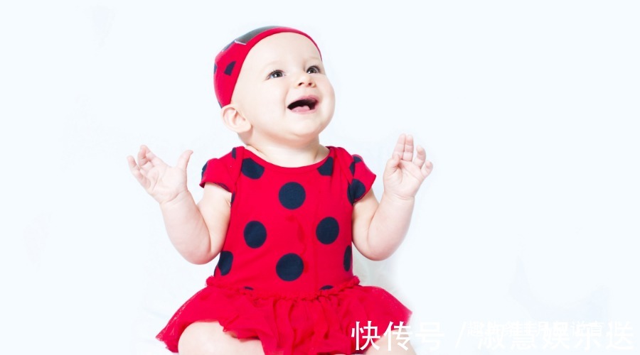 纪念|宝宝满月后,别着急照相留纪念,这样摆拍容易影响孩子脊柱成长