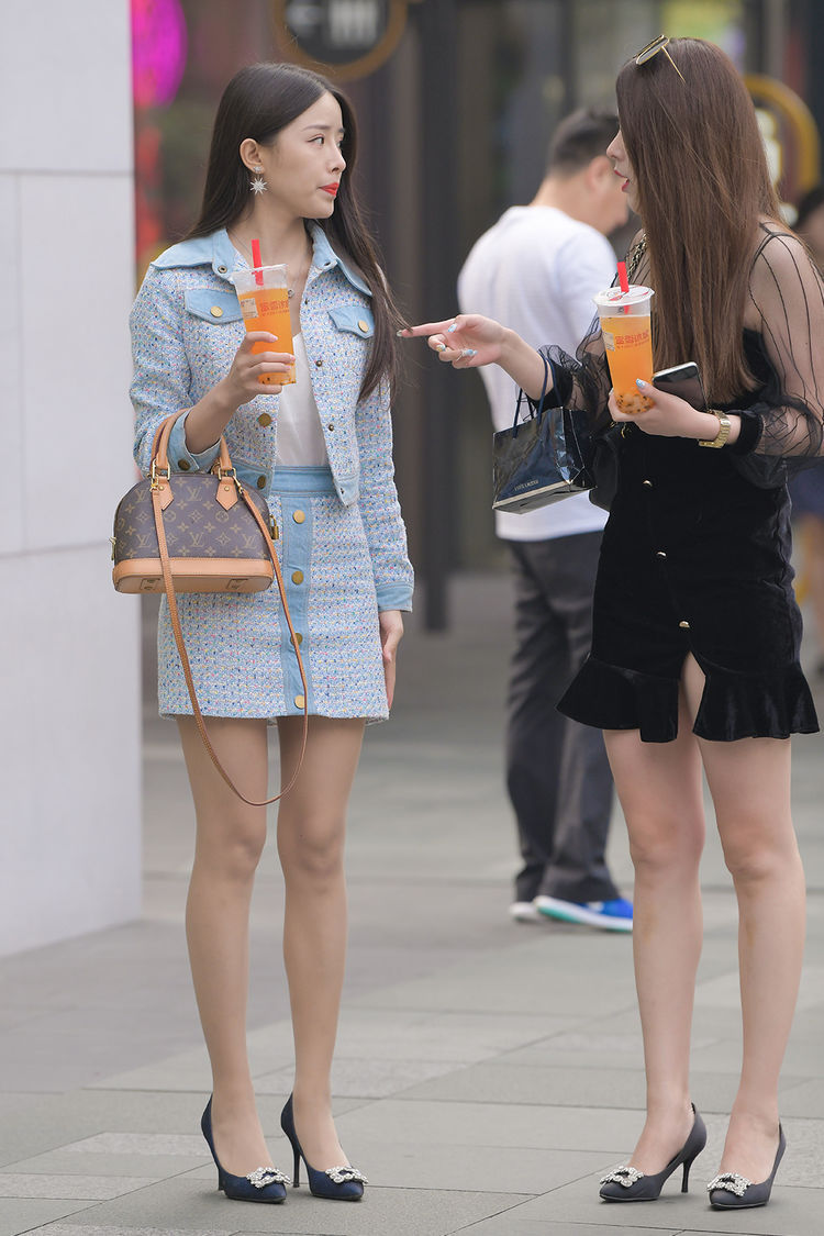 丝绒 小香风套装与小黑裙的穿搭,尽显不同着装的美,优雅美丽落落大方