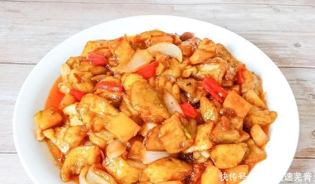 土豆从来没这样吃过,加一个茄子,比吃红烧肉还香,上桌就被扫光