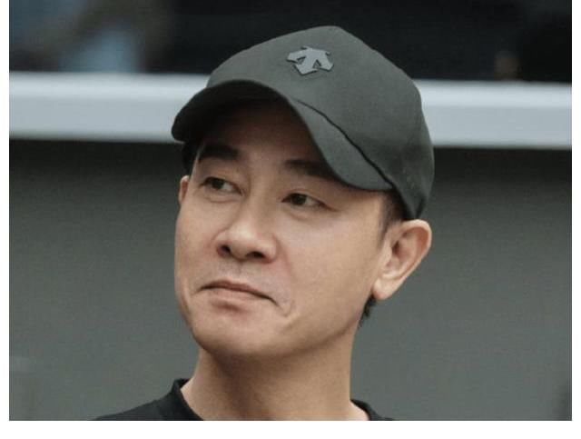 貴圈|陳小春在平價(jià)小店被偶遇，一份套餐十幾塊，吃得很香