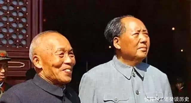 送客|永远都无法“重拍”的彩照，毛主席在天安门上接见李宗仁，周总理淋着雨送客