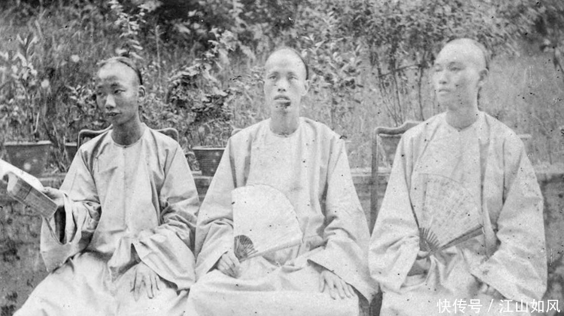 长衫|晚清书生老照片面容憔悴瘦弱,穿长衫文质彬彬!