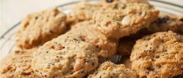 盐焗坚果|这4种零食最好少给孩子吃,不仅会让孩子长胖,还可能会影响智力