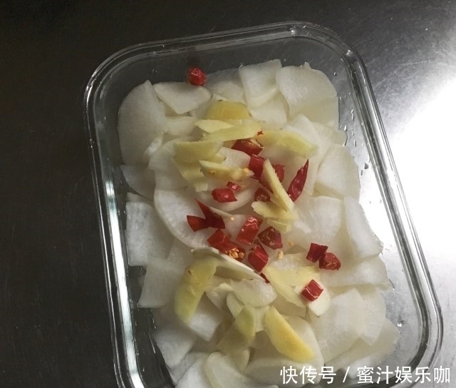 酱萝卜片，脆嫩爽口，佐粥棒极了