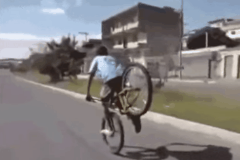 |搞笑GIF:让孩子去玩泥巴,结果他真的去了