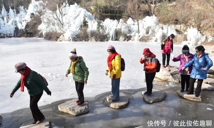 数九寒天：九如山冰瀑美不胜收 游客纷纷来“打卡”