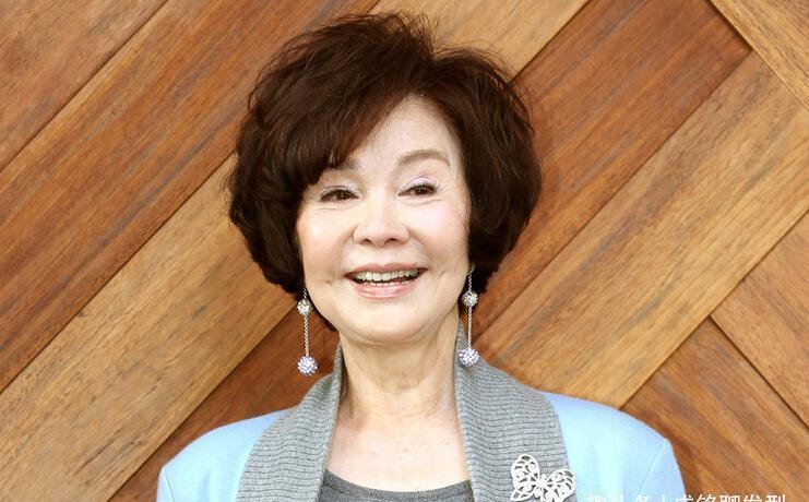 白发 这才是老年人最美的发型,蓬松卷发知性优雅,花白发更显成熟魅力