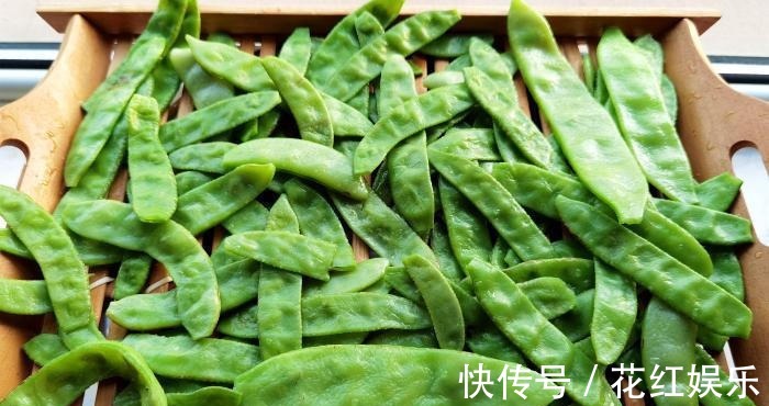 秋天,遇到此菜我从不手软,一次买10斤,晒干囤起来,冬天吃真香