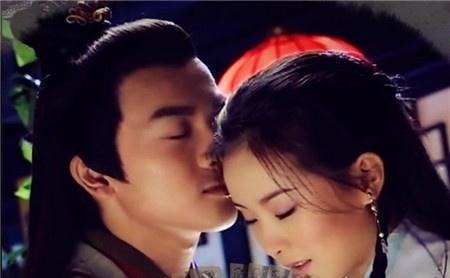 上联&女子出一上联“肥水不流外人田”,县令“妙”对下联令人佩服!