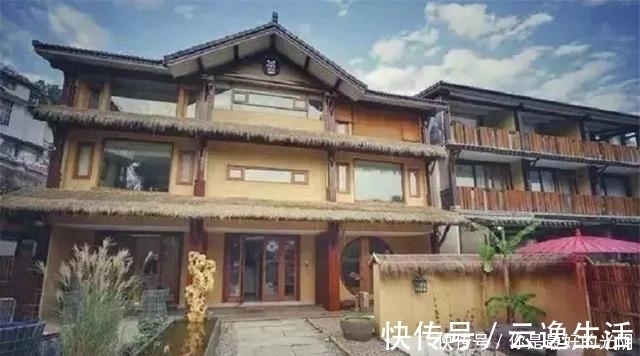 长方形|70后大叔用6年时间,建造400㎡院子,为追求原始房顶铺茅草