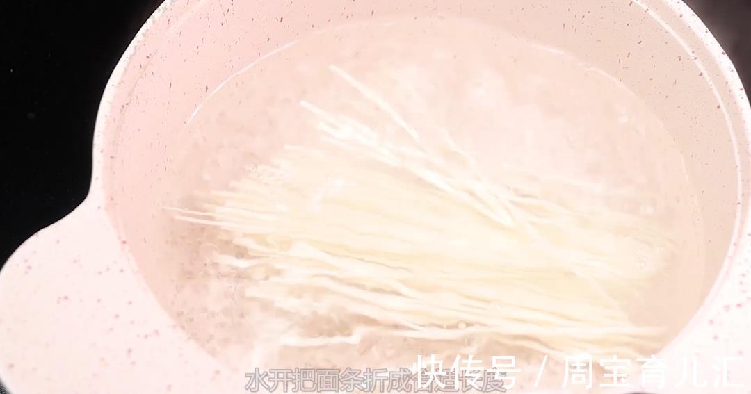 面条|我家面条从不水煮,换个做法宝宝天天点名要吃,挑食孩子都吃光光