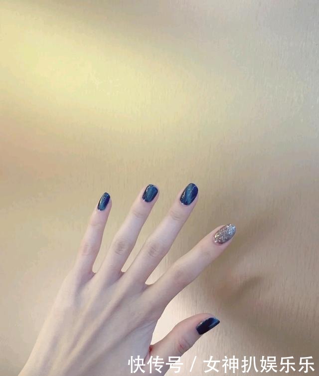 奶咖|好看的新年款美甲，显手白还洋气