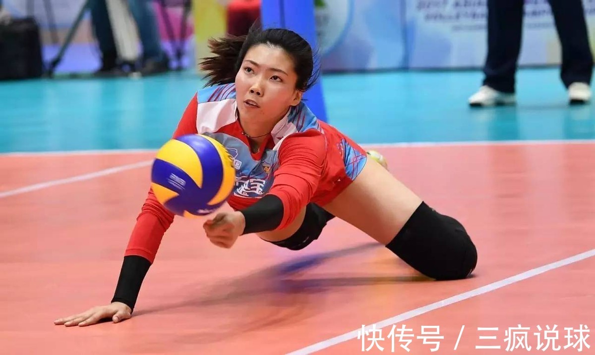 江苏女排|太浪漫!女排2大名将同时被男友求婚,两对情侣在地铁站热情亲吻