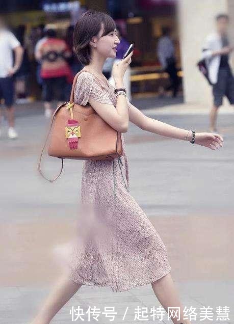 打扮|墨镜美女出街一身黑色打扮,长得美还低调什么?