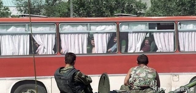 百姓|罪恶滔天的巴萨耶夫，沾满无辜百姓鲜血的刽子手，最终被天降正义