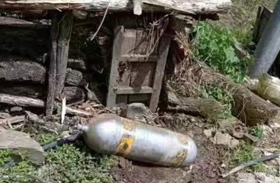 掉落十堰的火箭残骸哪里来？照片显示类似氧气罐物体，是什么？