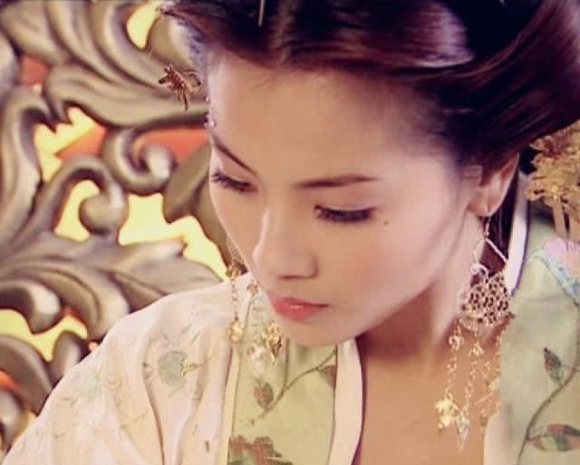 宋真宗|宋仁宗为何这么怕太后刘娥？刘娥常常穿着龙袍，心思和武则天类似