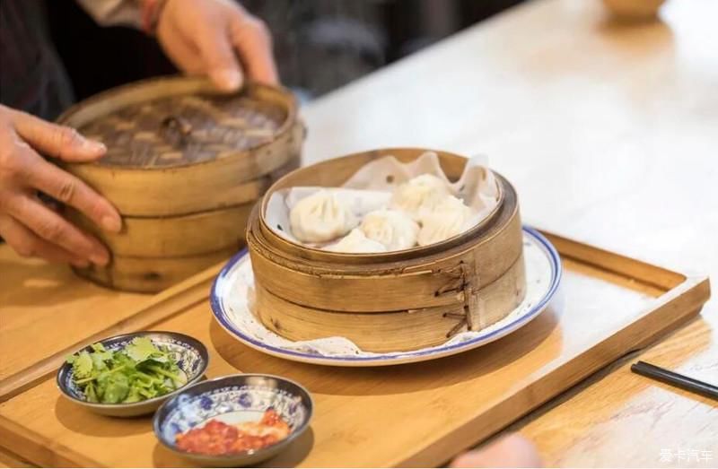 老年|走进富有年味的周庄