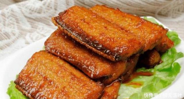 这样做出的炸带鱼,鲜香酥脆还没有腥气,家人都喜欢上桌就抢光