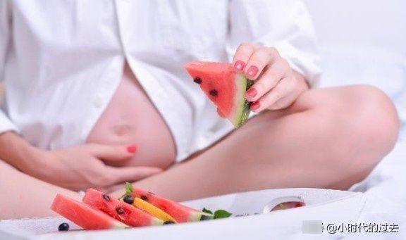 外面的世界|胎儿在腹中真的一天到晚就是睡吗?孕妈看完笑哭,真闹腾