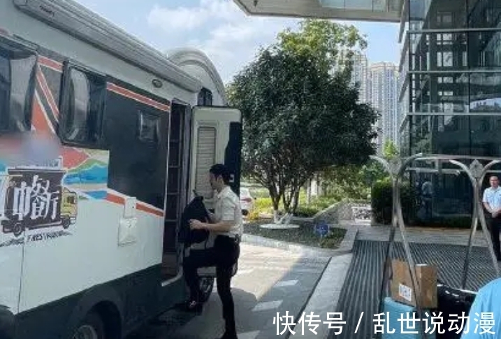 丁真|《中餐厅5》长沙站出路透，黄晓明确定回归，丁真现身引热议