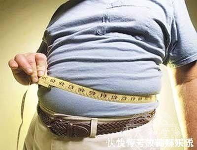 坏习惯|男人开始衰老“看腰”,若腰部出现三种“表现”,说明已不再年轻