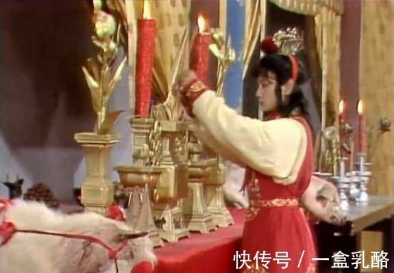 贾府$红楼梦:贾府的富贵奢华主要体现在哪个方面?衣食住行和朋友圈!