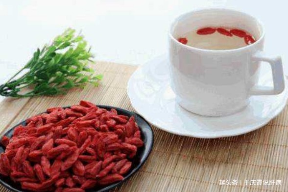 好处|肝不好的女人，睡觉前枸杞配“它”喝，半个月后，好处不请自来