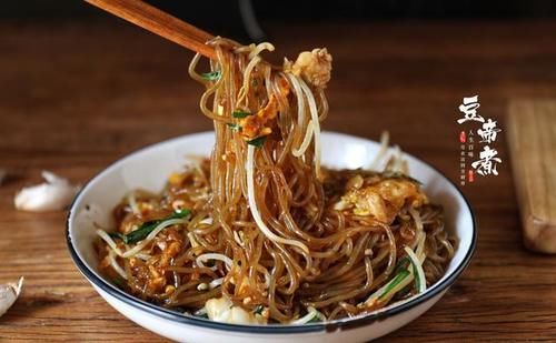 既是菜也是主食，就连南方人也抗拒不了它的美味，食材不多但好吃