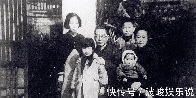 作家&老舍跳湖前,在公园湖边坐了整整一天,是什么让他最终决定去死