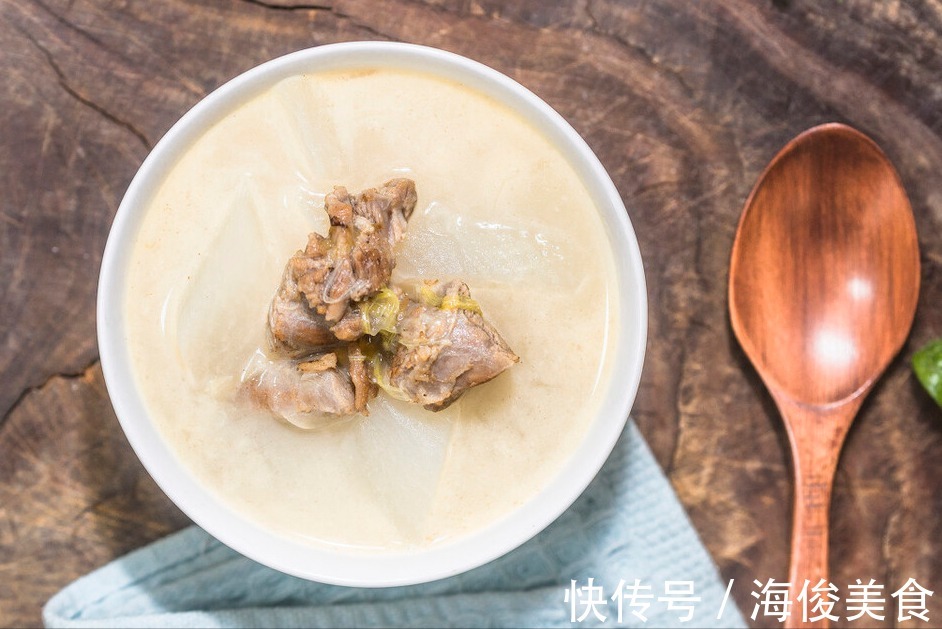 多喝|夏天多喝羊汤有好处,炖羊肉时,调料只需这5样,羊汤鲜美无膻味