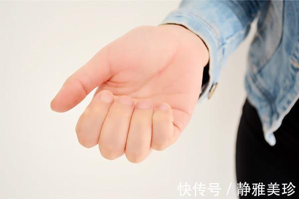 身体|指甲上无缘无故长出“竖纹”也许是在暗示七个问题，别不当回事