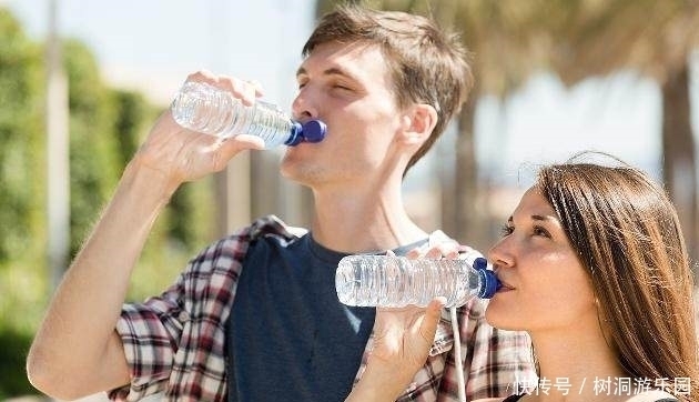 按压|长期便秘的人,按压手上“通便穴”,帮你排便顺畅,一身轻松