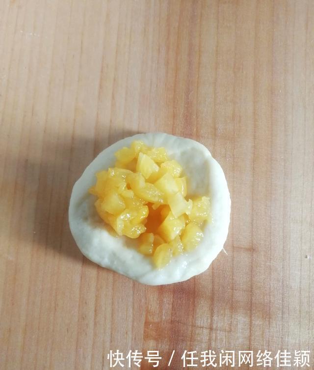 菠萝|吃了四十年的菠萝,这种吃法最过瘾,香甜松软,一次八个没吃够。