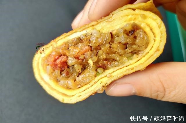 1碗糯米,4个鸡蛋,教您做冷天营养早餐,简单一卷,比烧麦好吃