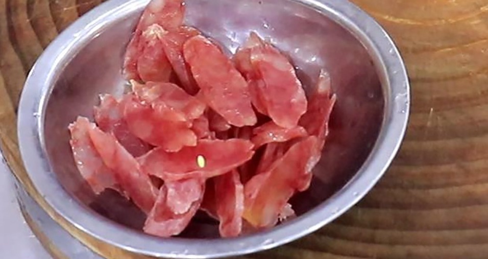 厨师长教你饭店腊肠炒芸豆做法，满满都是小技巧，清脆可口又简单