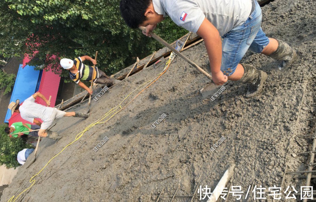 楼面|河南农村85万建三层别墅，比效果图还漂亮