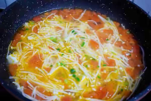 上了年纪后，建议中年女性多吃这菜，营养不比牛奶差，好吃又解馋