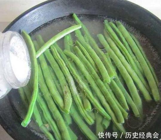 含有大量|炒青菜,别直接下锅炒教你这2招,无论炒啥菜都好吃,鲜嫩翠绿