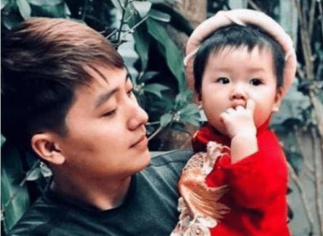 妈妈|“最漂亮爸爸”火了,扮成“妈妈”哄女儿开心,网友:别人的爸爸